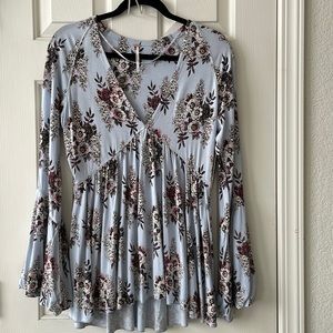 Free People medium boho long sleeved v-neck shirt